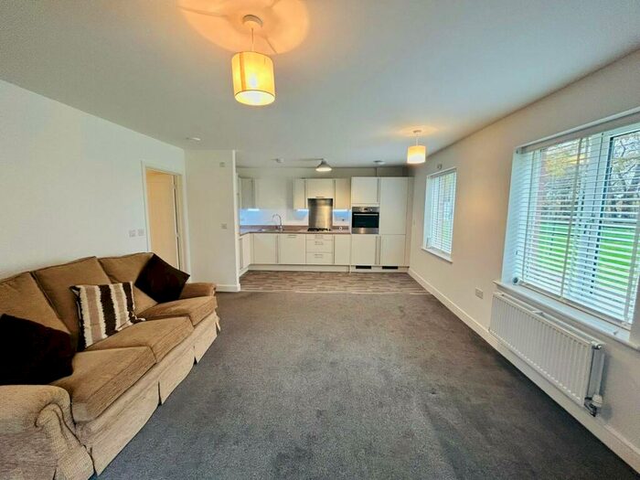 2 Bedroom Flat To Rent In Forge Wood, RH10