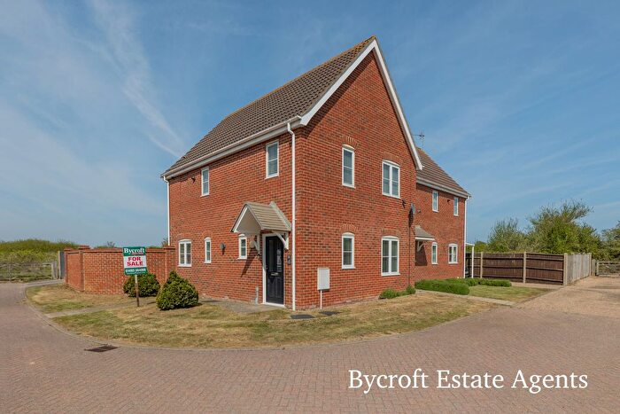 3 Bedroom Semi-Detached House For Sale In Pickwick Drive, Blundeston, NR32