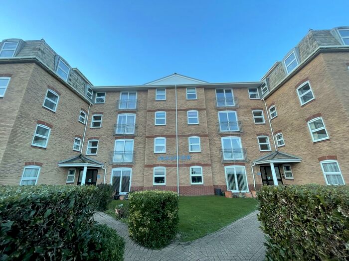 2 Bedroom Manor House To Rent In Princes Esplanade, Walton-On-The-Naze, Essex, CO14