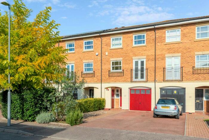 4 Bedroom Property To Rent In Wittering Close, Kingston Upon Thames, KT2