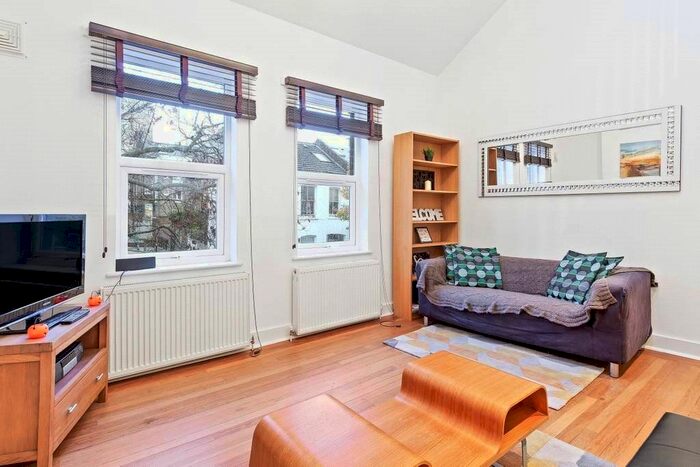 2 Bedroom Flat To Rent In Thorparch Road, Battersea Park, SW8