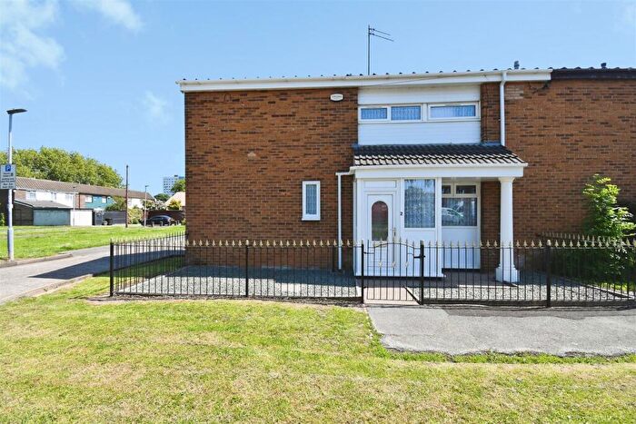 3 Bedroom End Of Terrace House For Sale In Tichbourne Close, Hull, HU3
