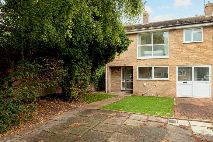 4 Bedroom Semi-Detached House To Rent In St. Michaels Place, Canterbury, CT2