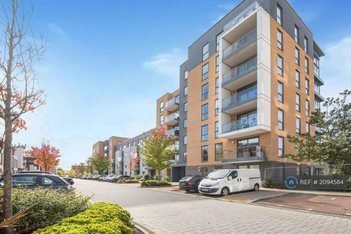 2 Bedroom Flat To Rent In Drake Way, Reading, RG2