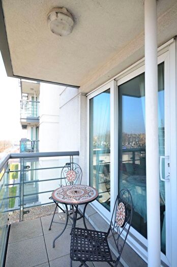 1 Bedroom Flat For Sale In Phoenix Way, St John's Hill, London, SW18