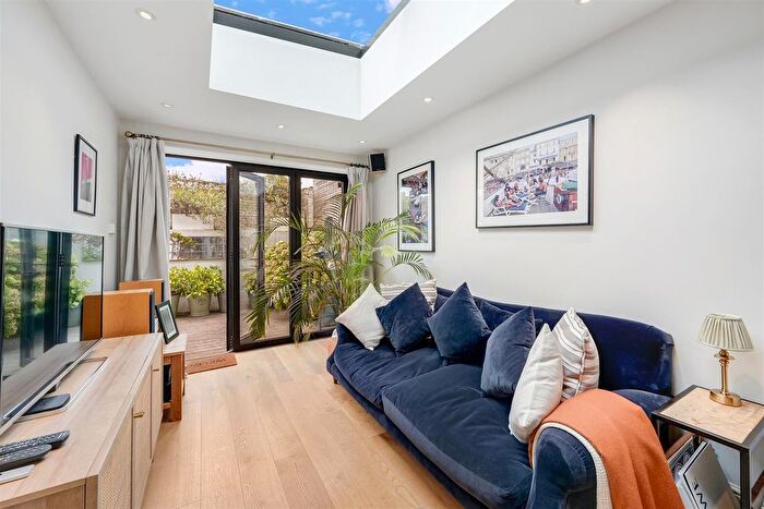 2 Bedroom Flat For Sale In Sinclair Road, London, W14