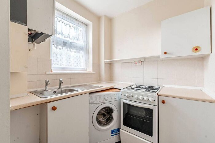 1 Bedroom Flat To Rent In Porlock Avenue, Harrow, HA2