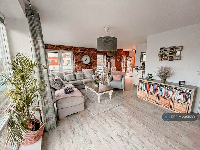 2 Bedroom Penthouse To Rent In Tudor Way, Leeds, LS11