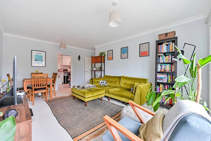 2 Bedroom Flat To Rent In Kew Road, Kew, Richmond, TW9