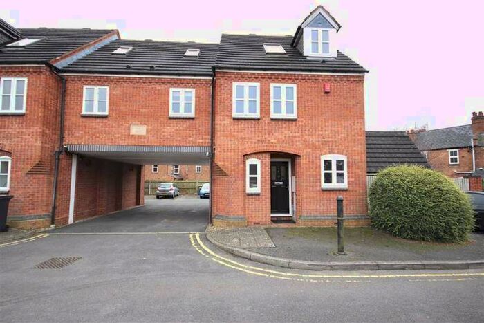 3 Bedroom Town House To Rent In Vine Lane, Warwick, Warwickshire, CV34