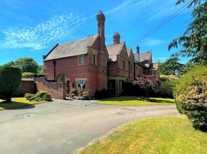 2 Bedroom Flat For Sale In Pewsham, Chippenham, SN15