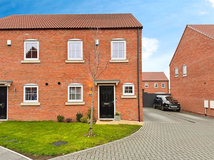 3 Bedroom Semi Detached House For Sale In Lapwing Close, Beckingham, Doncaster, DN10