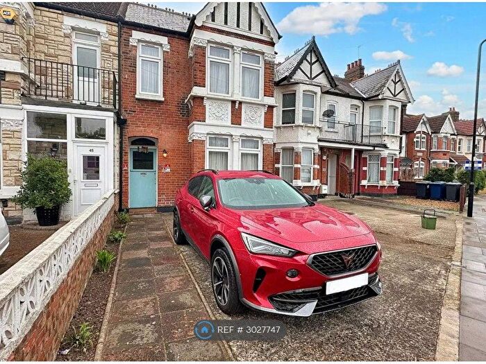 4 Bedroom Semi-Detached House To Rent In Dormers Wells Lane, Southall, UB1