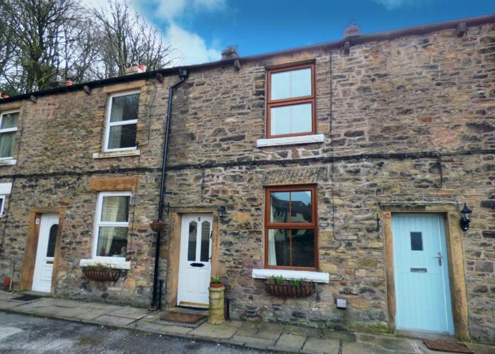 2 Bedroom House To Rent In George Street, Whaley Bridge., SK23