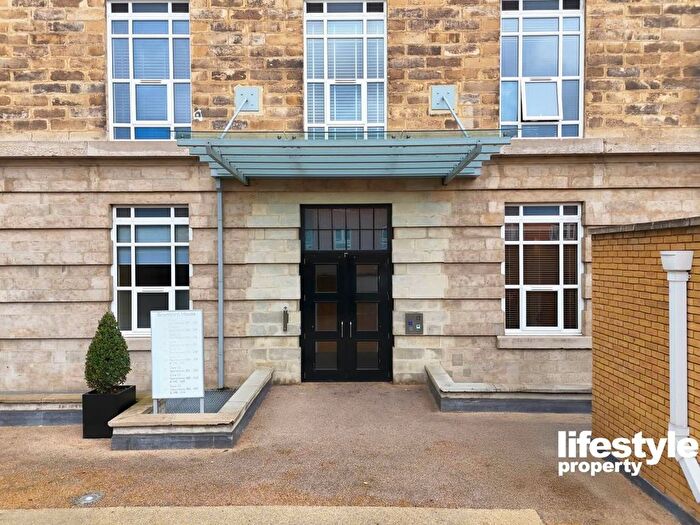 1 Bedroom Flat For Sale In Bromyard Avenue, London, W3