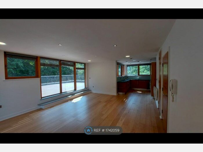 2 Bedroom Flat To Rent In Heaton Lodge, Prestwich, Manchester, M25