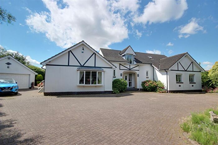 4 Bedroom Detached House For Sale In Roxton Hall Drive, North Ferriby, HU14