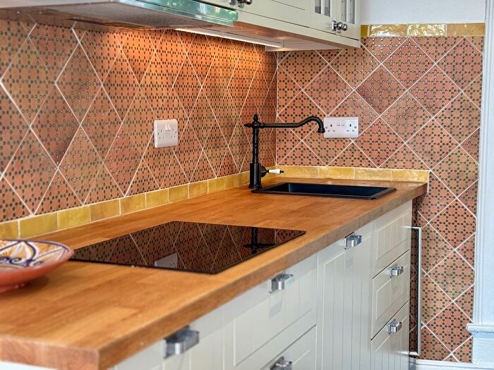 2 Bedroom Maisonette To Rent In Bath Place, Taunton, TA1