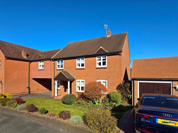 4 Bedroom Link Detached House For Sale In The Cloisters, Ampthill, Bedfordshire, MK45