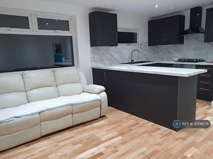 3 Bedroom End Of Terrace House To Rent In Redditch Walk, Coventry, CV2