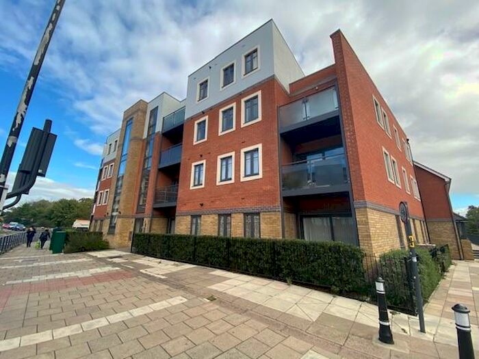 2 Bedroom Apartment To Rent In Exchange Street, Aylesbury, HP20