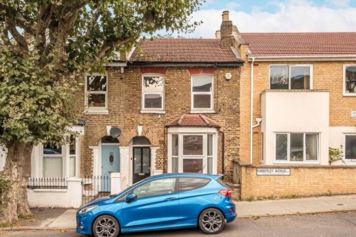 2 Bedroom Flat To Rent In Kimberley Avenue, Nunhead, SE15