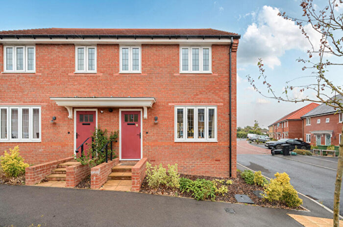 3 Bedroom Semi-Detached House For Sale In Luckett Close, Faringdon, Oxfordshire, SN7