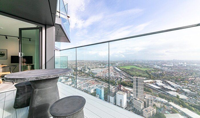 2 Bedroom Flat To Rent In Portal Way, North Acton, W3