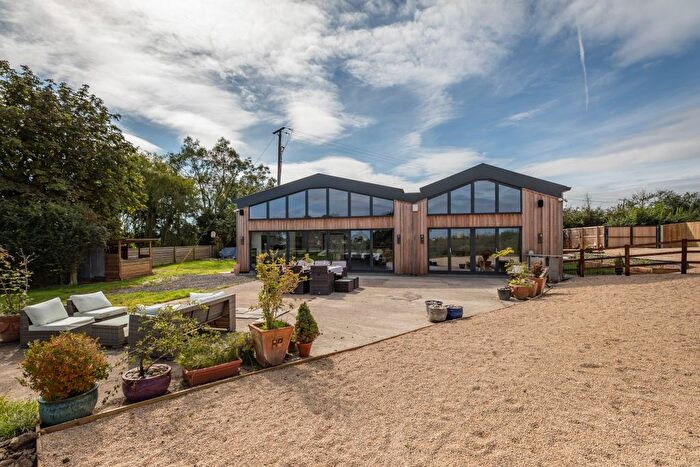 4 Bedroom Barn Conversion To Rent In Lamberts Marsh, Southwick, Trowbridge, BA14