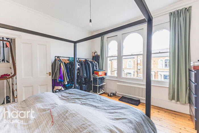 2 Bedroom Apartment For Sale In Crofton Road, London, SE5