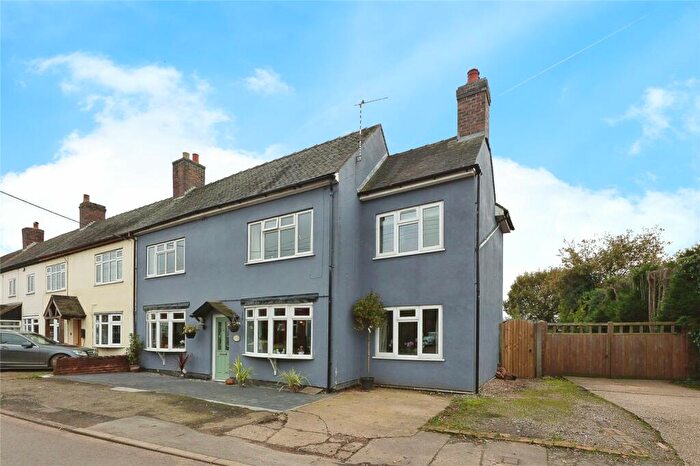 3 Bedroom End Of Terrace House For Sale In Tamworth Road, Wood End, Atherstone, Warwickshire, CV9