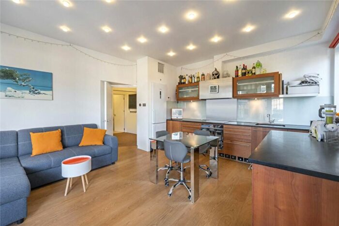 2 Bedroom Flat For Sale In Marshall Street, London, W1F