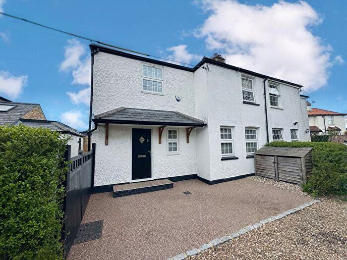 3 Bedroom Semi-Detached House For Sale In Sedgmoor Lane - Stunning Property, HP10