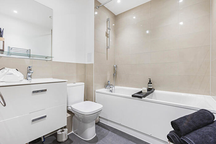 2 Bedroom Flat For Sale In Liberty House, Welwyn Garden City, AL7