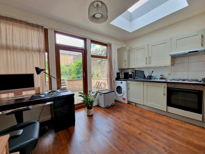 1 Bedroom Flat To Rent In Berriman Road, London, London, N7