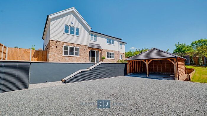 5 Bedroom Detached House For Sale In Mott Street, Sewardstonebury, E4