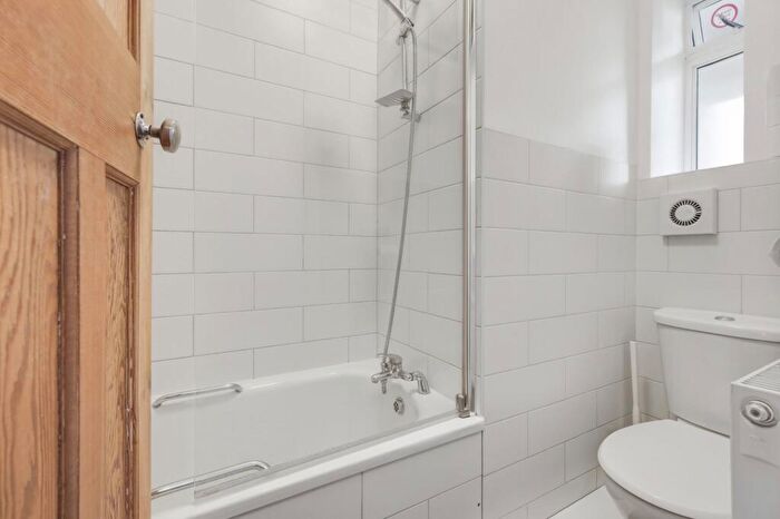 2 Bedroom Flat For Sale In Evelyn House, Greatorex Street, E1