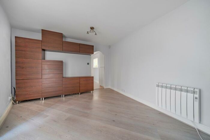2 Bedroom Flat To Rent In Trundleys Road London, SE8