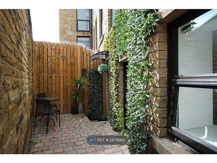 1 Bedroom Flat To Rent In Tudor House, Brighouse, HD6