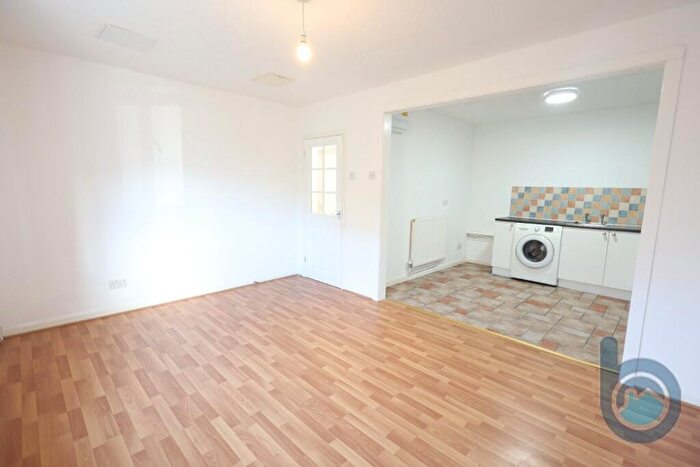 2 Bedroom Flat To Rent In South Street, Peterborough, Cambridgeshire, PE2