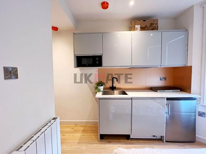 1 Bedroom Property To Rent In Clarence Villas, Hawks Road, Kingston Upon Thames, KT1