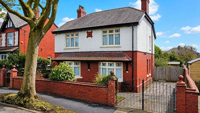 4 Bedroom Detached House For Sale In Kiln Lane, Dentons Green, St Helens, WA10