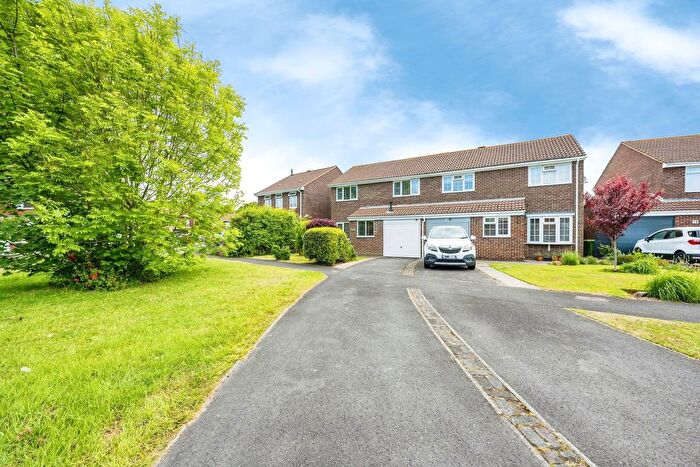 4 Bedroom Semi-Detached House For Sale In Fair Isle Close, Stubbington, Fareham, PO14