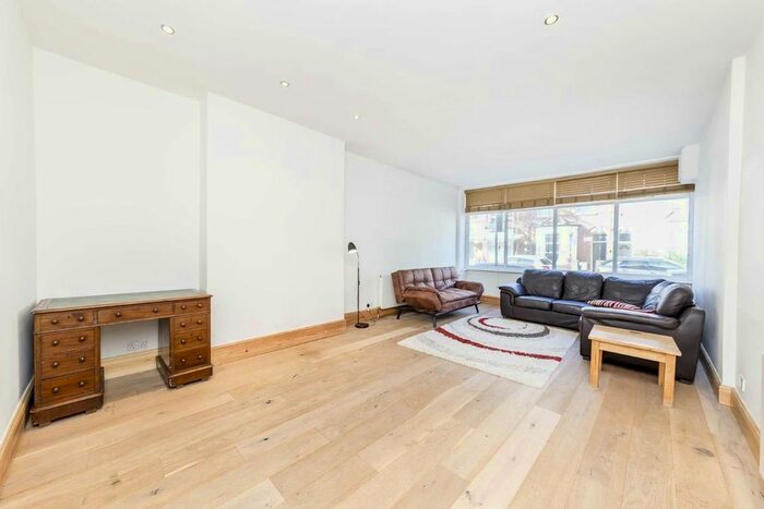 1 Bedroom Flat To Rent In Cavendish Road, London, SW12