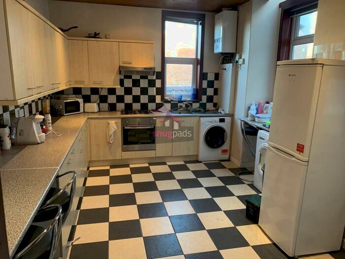 4 Bedroom House To Rent In Carlton Road, Salford, Manchester, M6