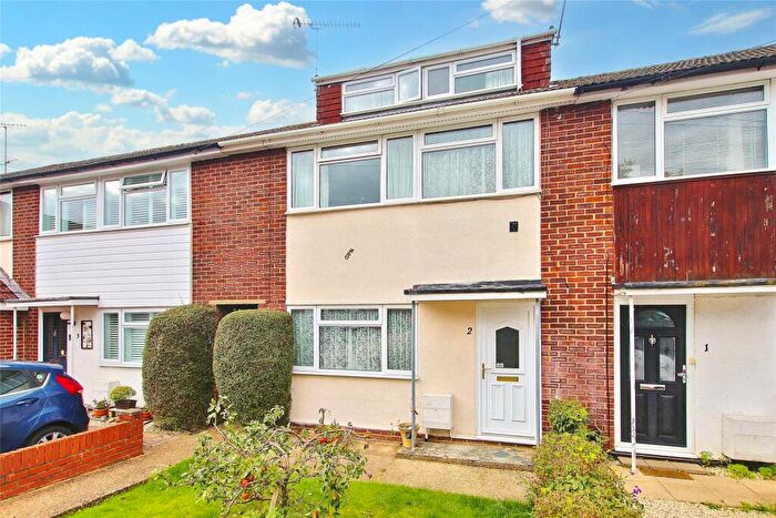 3 Bedroom Terraced House For Sale In Hazelwood Road, Knaphill, Woking, Surrey, GU21