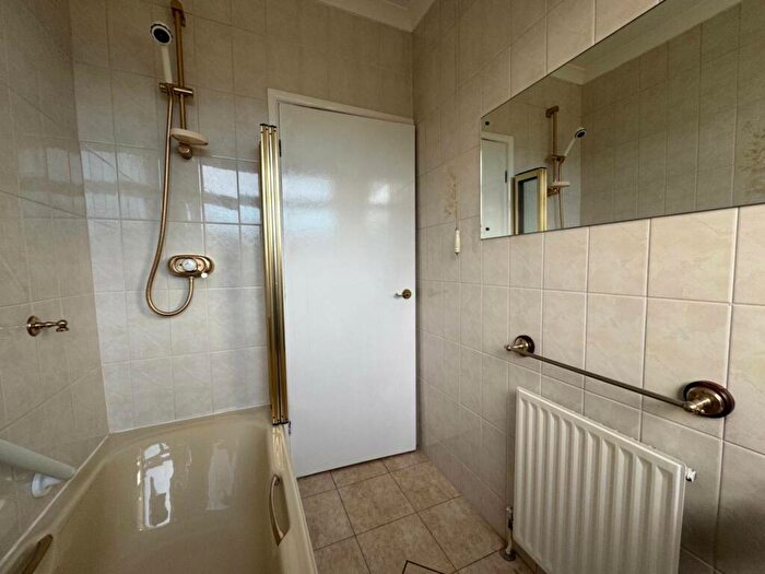 2 Bedroom Detached Bungalow To Rent In Manor Road, Shaw, OL2