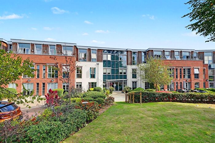 1 Bedroom Flat For Sale In Kingston Road, Raynes Park, London, SW20