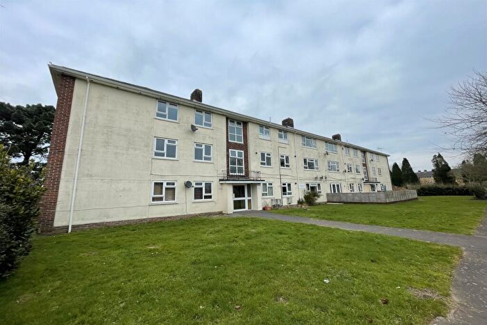 2 Bedroom Flat To Rent In Christchurch, BH23