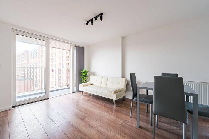 2 Bedroom Flat To Rent In Hammersley Road, Canning Town, London, E16